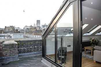 Base Serviced Apartments - Sir Thomas Street