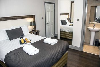 Base Serviced Apartments - Sir Thomas Street