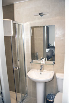Base Serviced Apartments - Sir Thomas Street