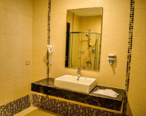 Hotel Aurora Beach Safari Resort