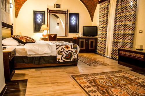 Hotel Aurora Beach Safari Resort
