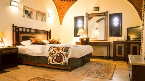 Hotel Aurora Beach Safari Resort