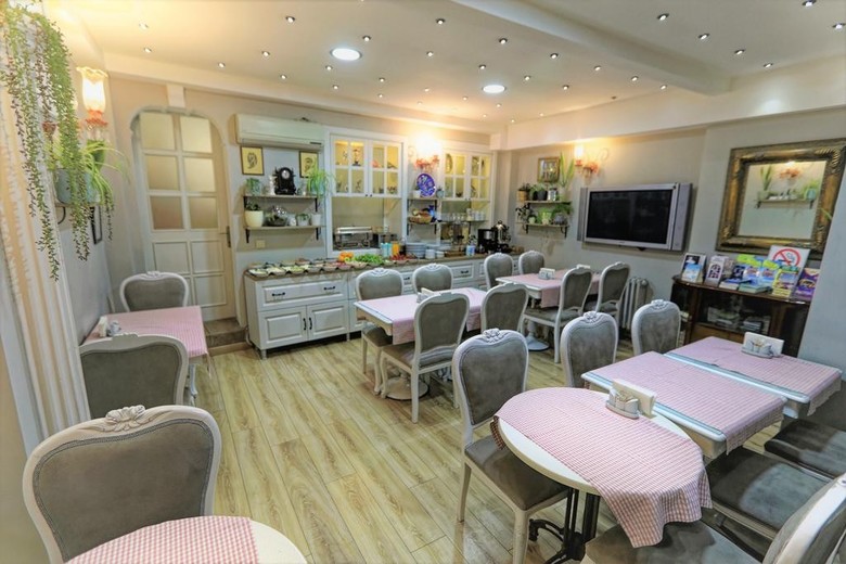 Romantic Hotel