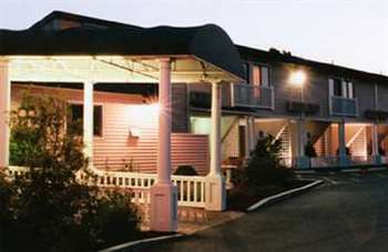 Hotel Fireside Inn & Suites