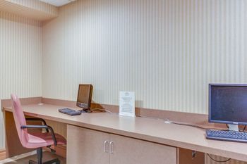 Hotel Alexis Inn & Suites