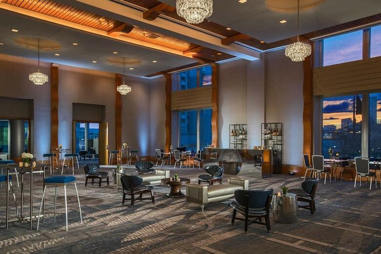 Hotel Renaissance Boston Waterfront