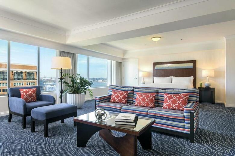 Hotel Renaissance Boston Waterfront