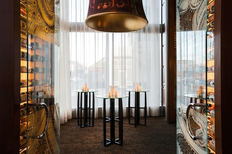 Hotel Renaissance Boston Waterfront
