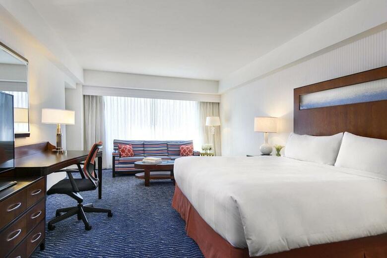 Hotel Renaissance Boston Waterfront