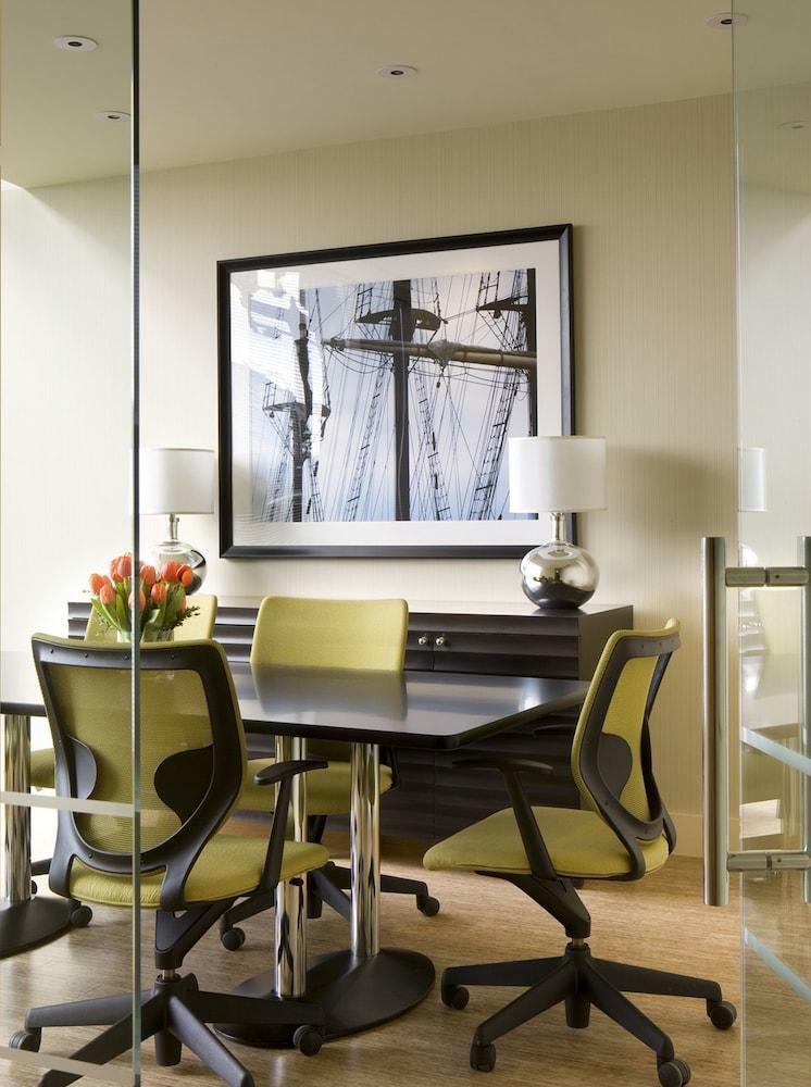 Hotel Renaissance Boston Waterfront