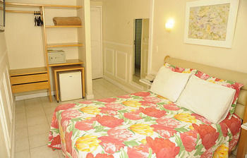 Hotel Village Icara�