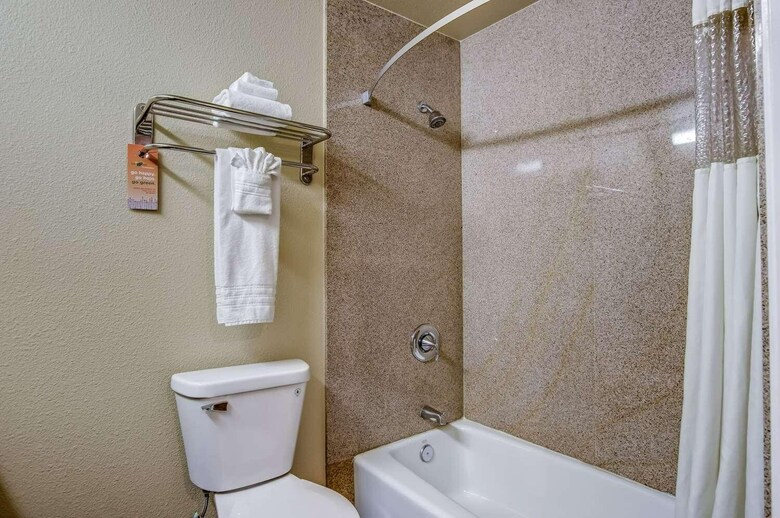 Hotel Howard Johnson Inn And Suites Reseda