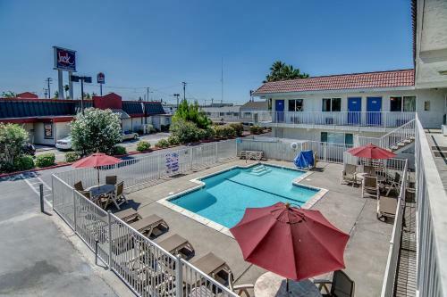 Motel 6 Stockton - Charter Way West