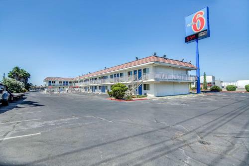 Motel 6 Stockton - Charter Way West