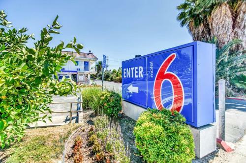 Motel 6 Stockton - Charter Way West
