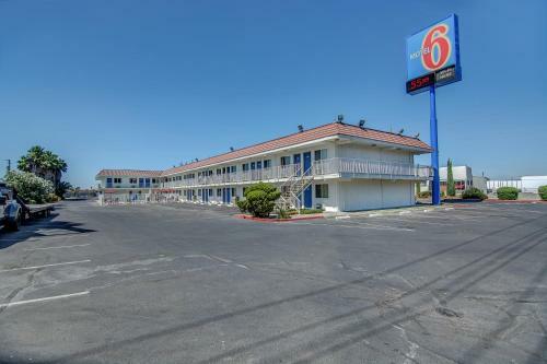 Motel 6 Stockton - Charter Way West