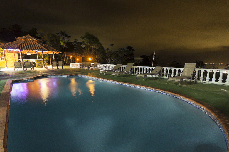 Hotel Green Lagoon Falls Park Lodge
