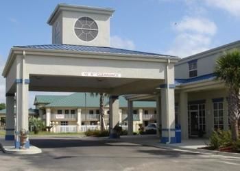 Hotel Marianna Inn & Suites
