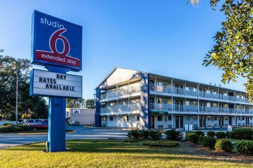 Motel Savannah Suites Savannah