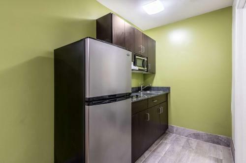 Motel Savannah Suites Savannah