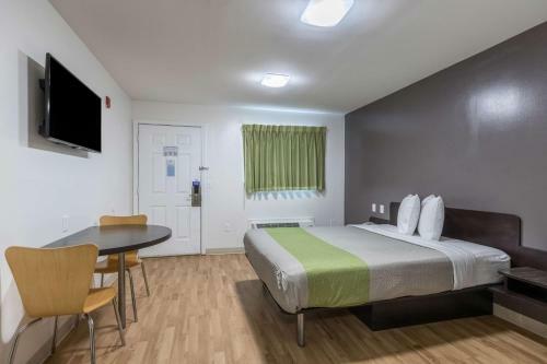 Motel Savannah Suites Savannah