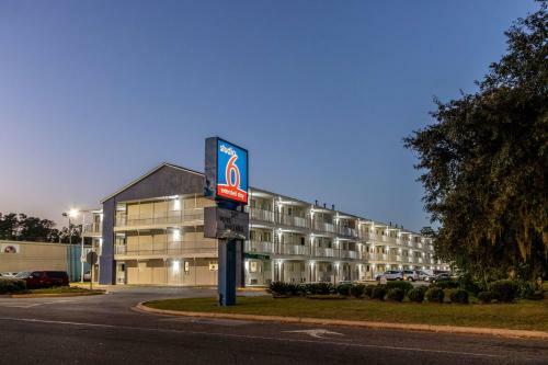 Motel Savannah Suites Savannah