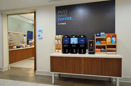 Holiday Inn Express Hotel & Suites Concordia