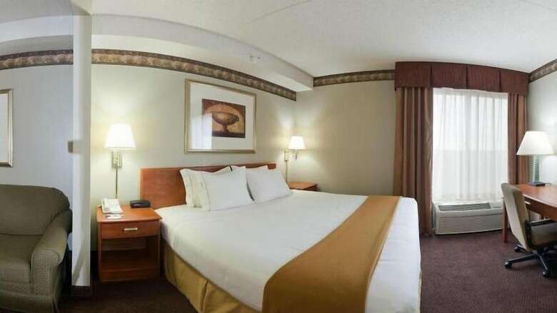 Holiday Inn Express Hotel & Suites Colby