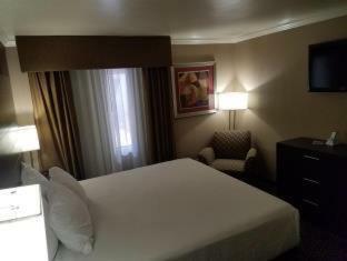 Best Western Innsuites Hotel