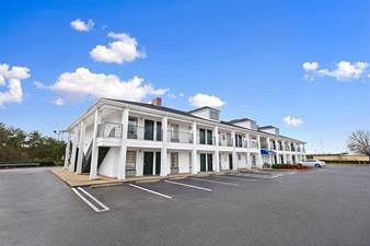 Motel Baymont Inn & Suites Forest City