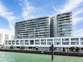 Hotel Cairns Harbour Lights