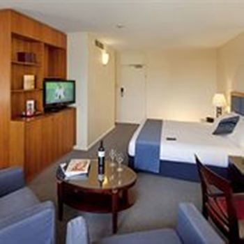 Hotel Seasons Of Perth