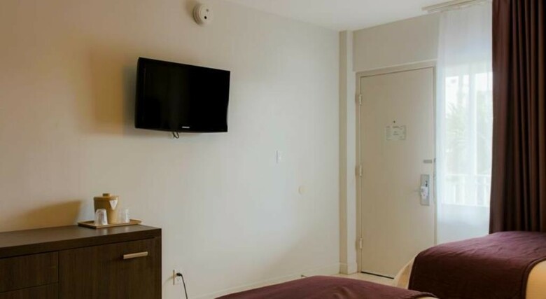 Hotel Collins
