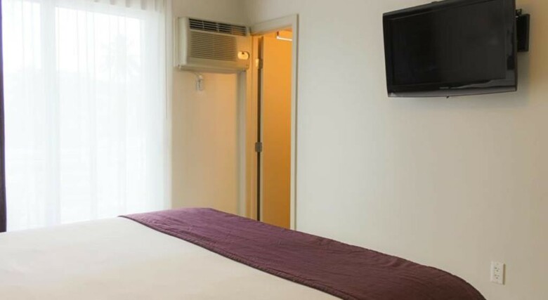 Hotel Collins