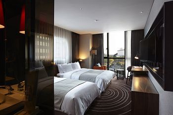 Best Louis Hamilton Hotel