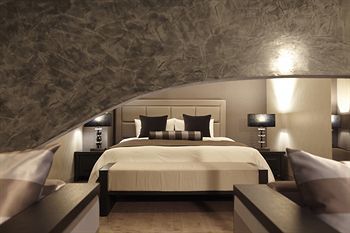 Best Louis Hamilton Hotel