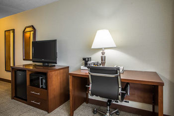 Clarion Hotel Midway Airport