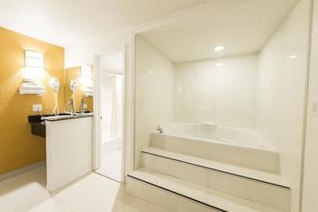 Hotel New Six Inn And Suites Houston
