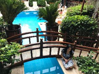Hotel Karyatit