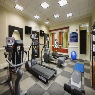 Holiday Inn Express Hotel & Suites