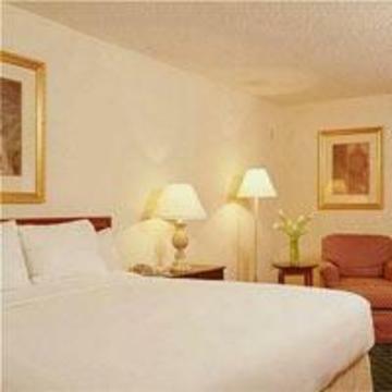 Holiday Inn Express Hotel & Suites
