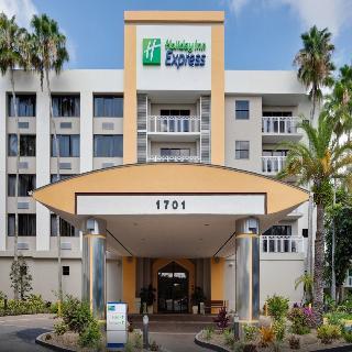 Holiday Inn Express Hotel & Suites
