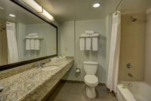 Holiday Inn Express Hotel & Suites