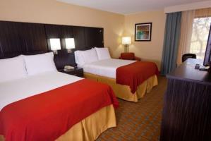 Holiday Inn Express Hotel & Suites