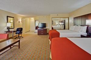 Holiday Inn Express Hotel & Suites