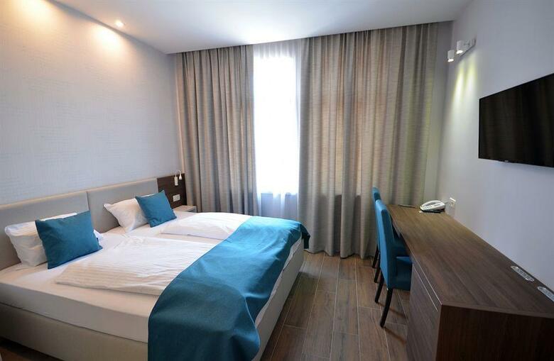 Emonec Hotel