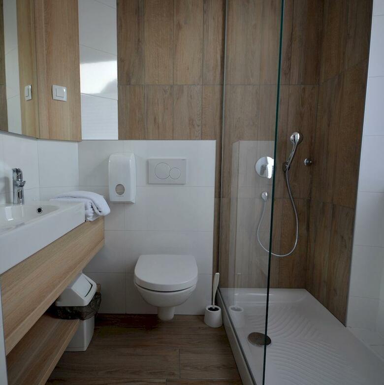 Emonec Hotel