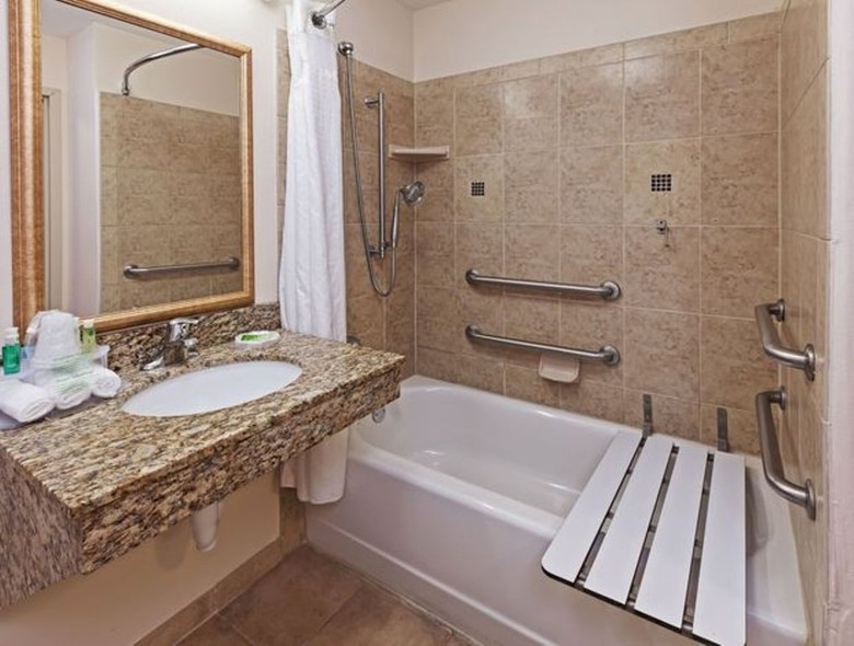 Holiday Inn Express Hotel & Suites Selma