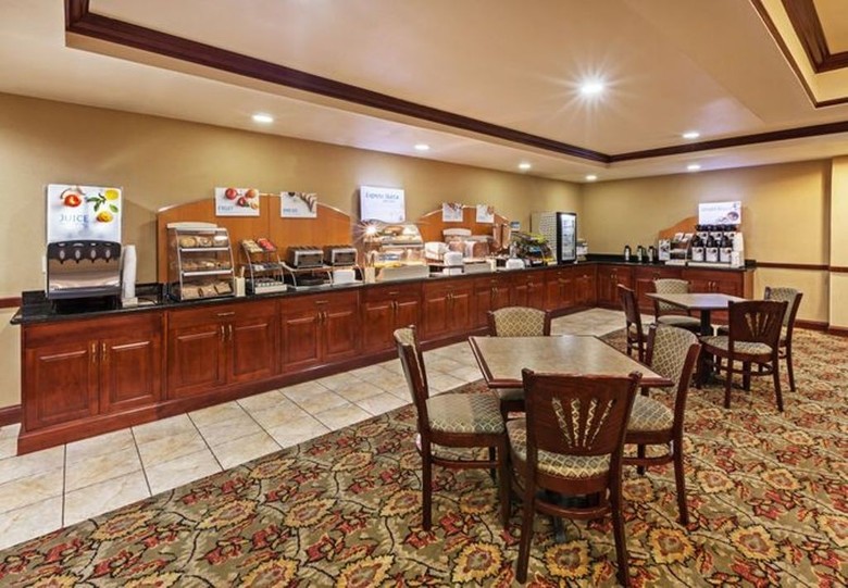 Holiday Inn Express Hotel & Suites Selma