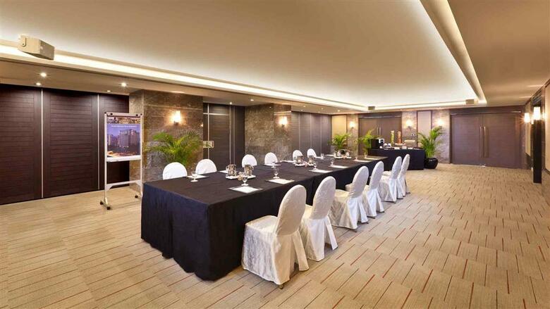 Hotel Grand Mercure Roxy